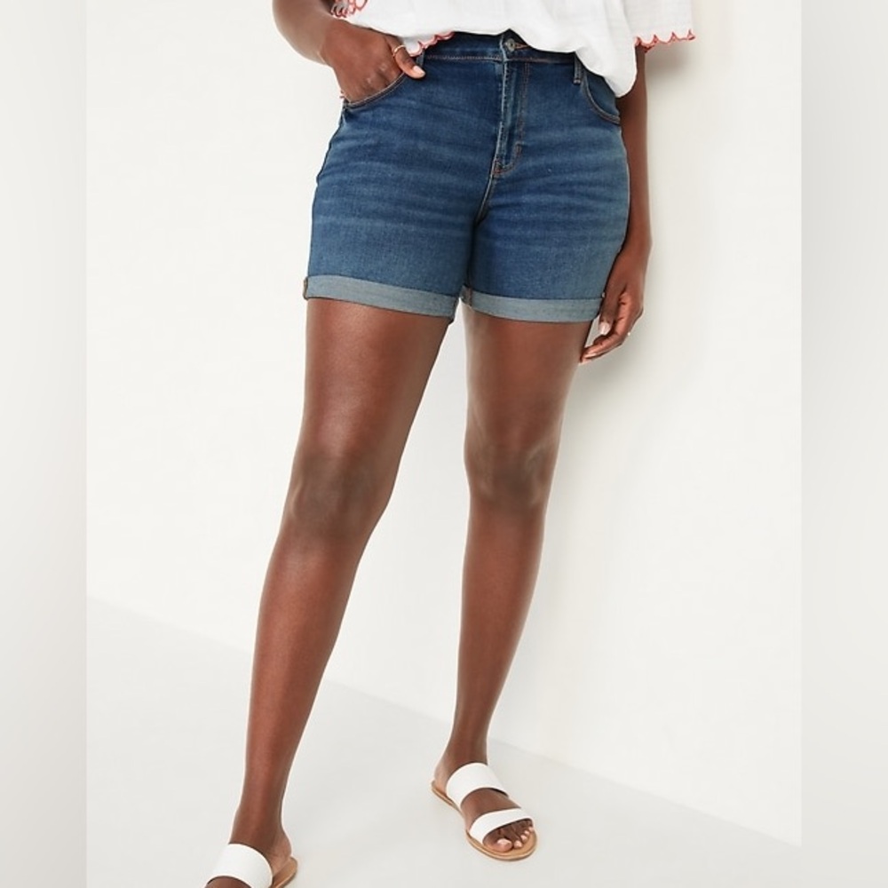 Old Navy midrise 7 inch inseam, cuffed jean short 20